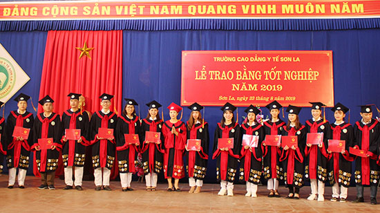 Lễ trao bằng tốt nghiệp trường Cao đẳng y tế Sơn La