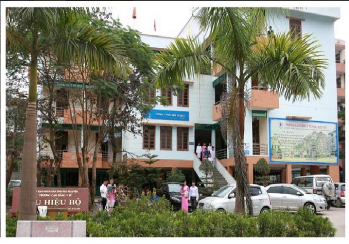Một góc khuôn viên trường Cao đẳng y tế Thái Nguyên - Khoa Y dược Hà Nội